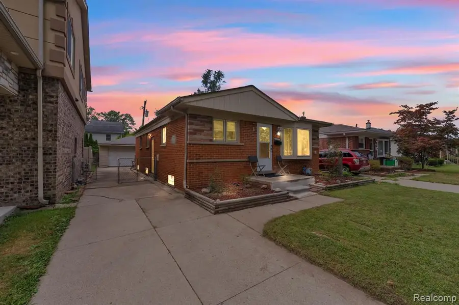 6625 N Beech Daly, Dearborn Heights, MI 48127 - #2
