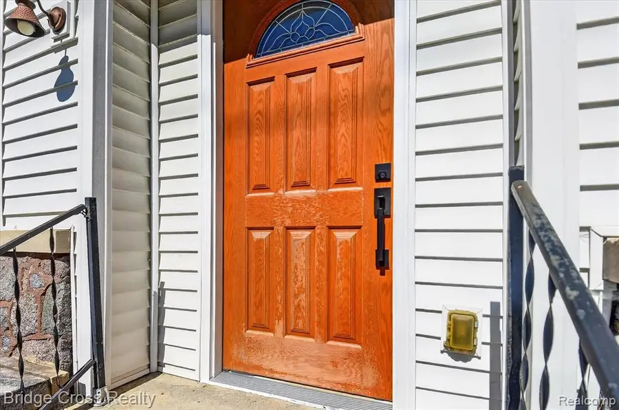 285 E Long, Troy, MI 48085 - #2