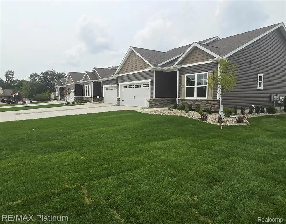 825 Oakwood #04, Fenton, MI 48430 - #1