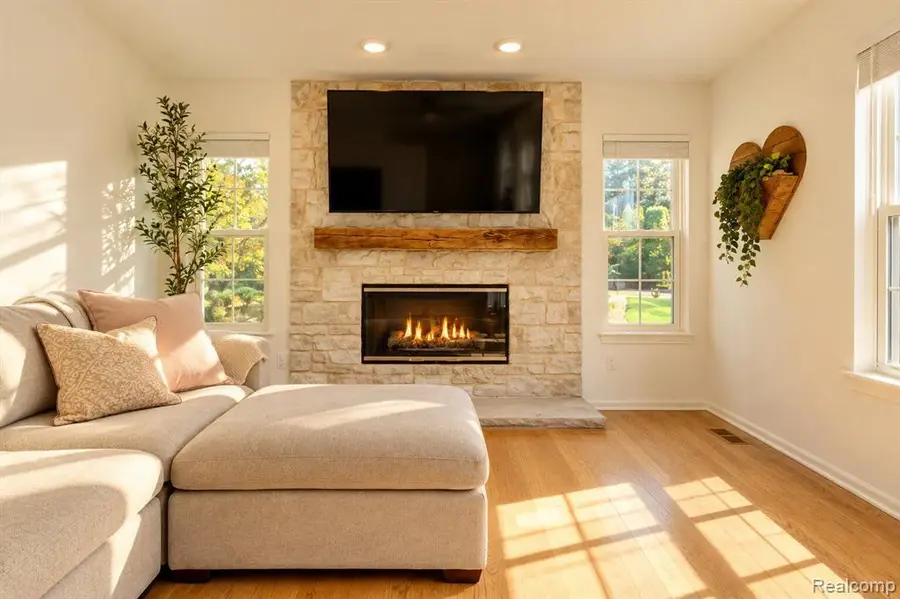 4581 Sierra, Howell, MI 48843 - #3