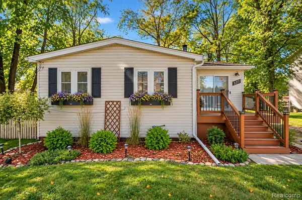 327 Orion, Lake Orion, MI 48362