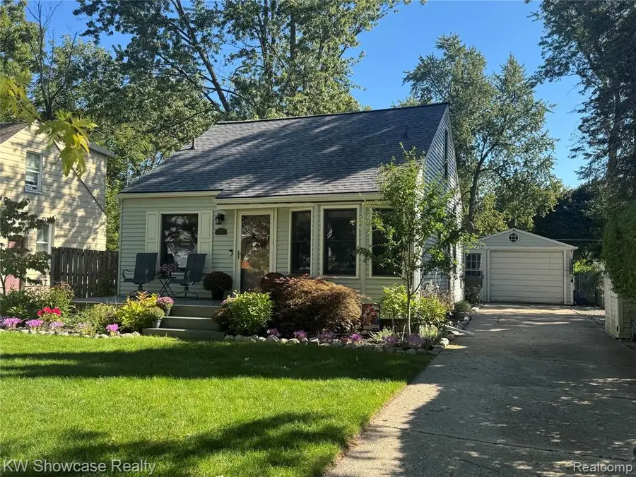 363 S Roslyn, Waterford, MI 48328 - #2