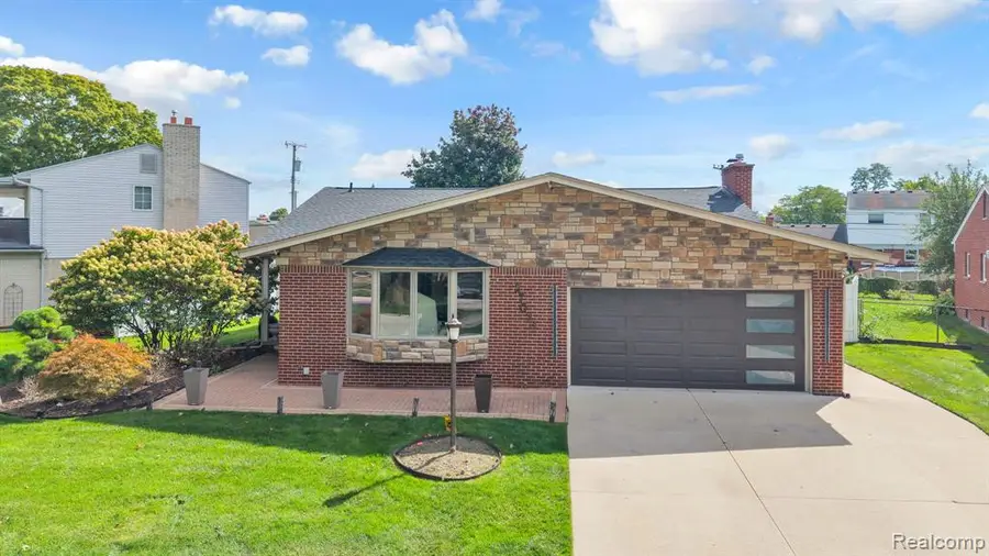 27033 Timber, Dearborn Heights, MI 48127 - #2