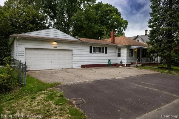 21331 Collingham, Farmington Hills, MI 
