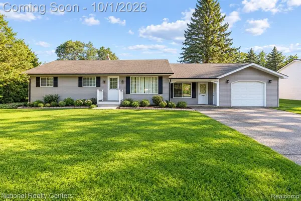 2700 W Walton, Waterford, MI 48329