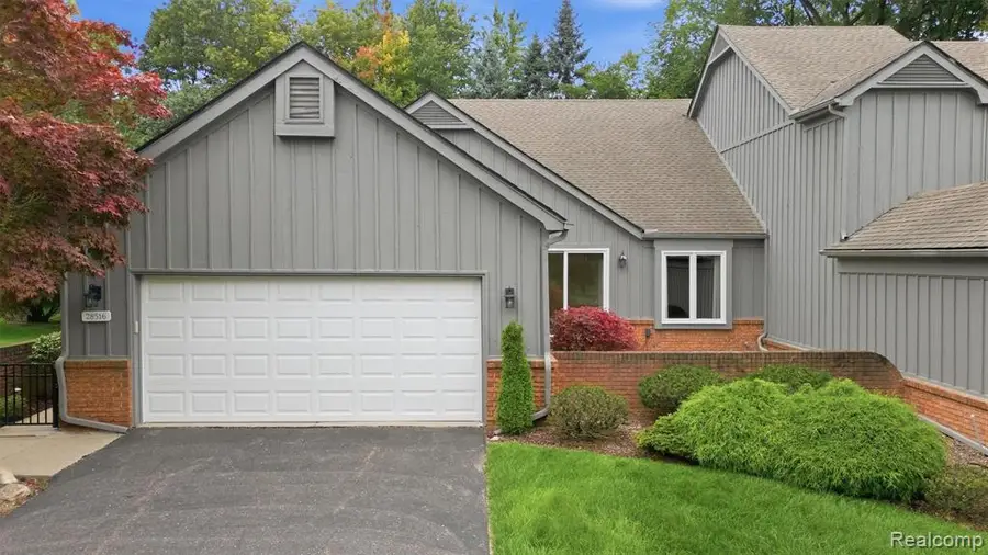 28516 Venice, Farmington Hills, MI 48334 - #2
