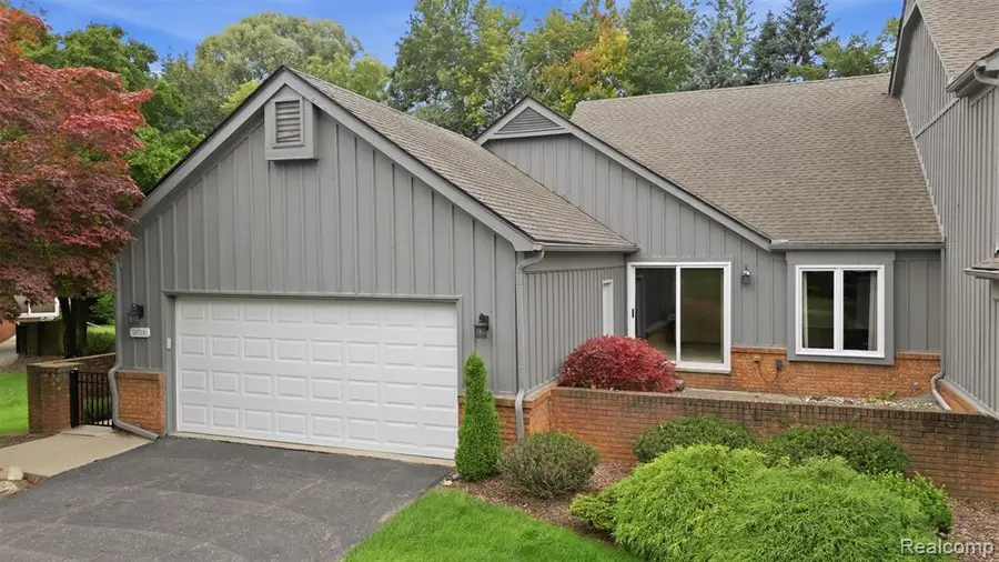 28516 Venice, Farmington Hills, MI 48334 - #3