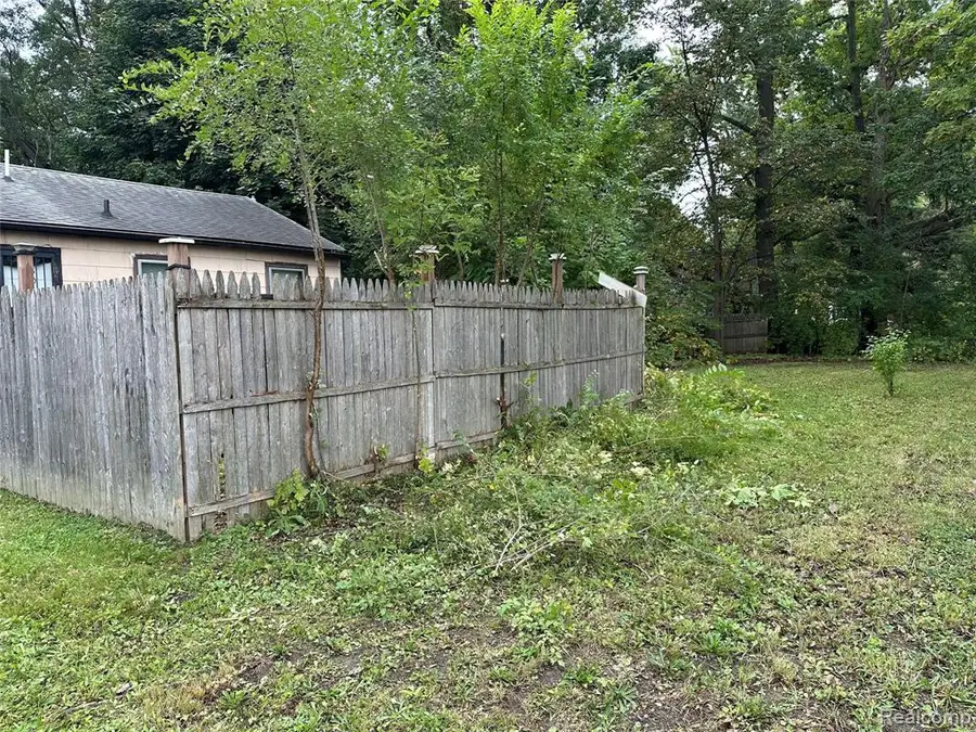 313 W Ruth, Flint, MI 48505 - #3