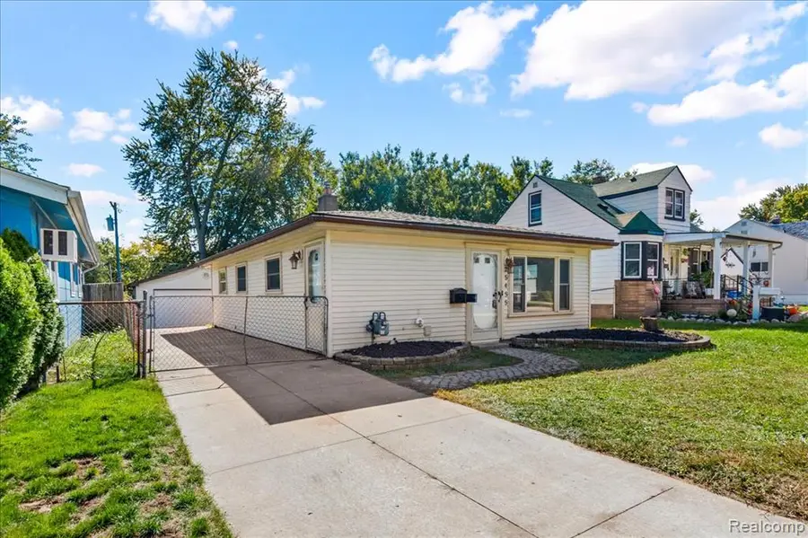 25455 Hanover, Dearborn Heights, MI 48125 - #3