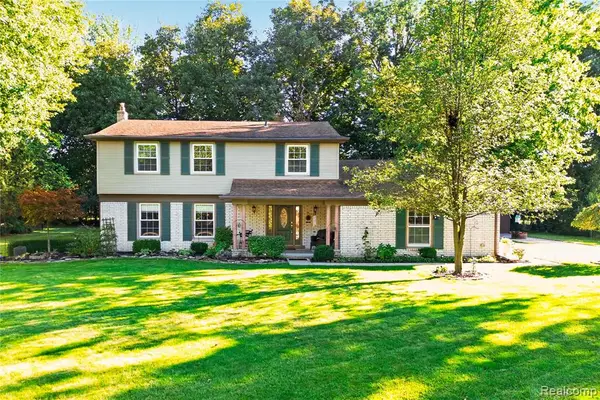 8841 Thorntree, Grosse Ile, MI 48138