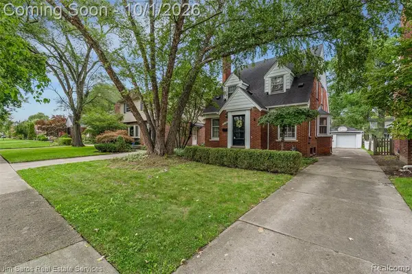 2158 Fleetwood, Grosse Pointe Woods, MI 48236