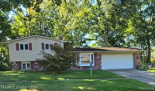 2608 Watonga, Commerce Twp, MI 48382