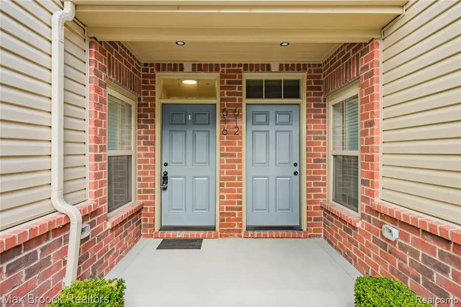 616 Pointe, Walled Lake, MI 48390 - #2