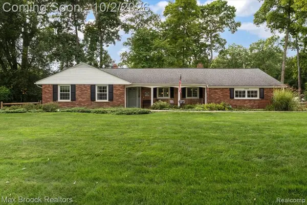 3988 Far Hill, Bloomfield Hills, MI 48304
