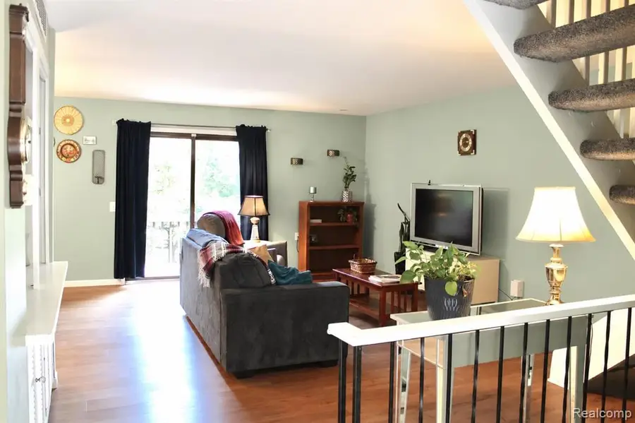 1060 Willow Grove, Rochester, MI 48307 - #3