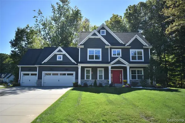 1014 Woods Edge, Hartland, MI 48353