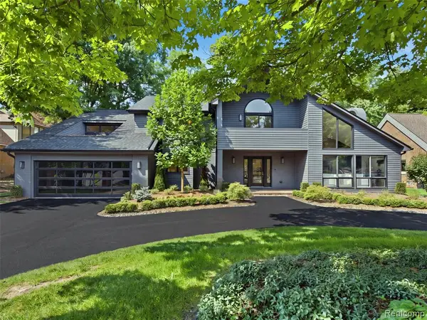 3228 Pine Lake, West Bloomfield, MI 48324