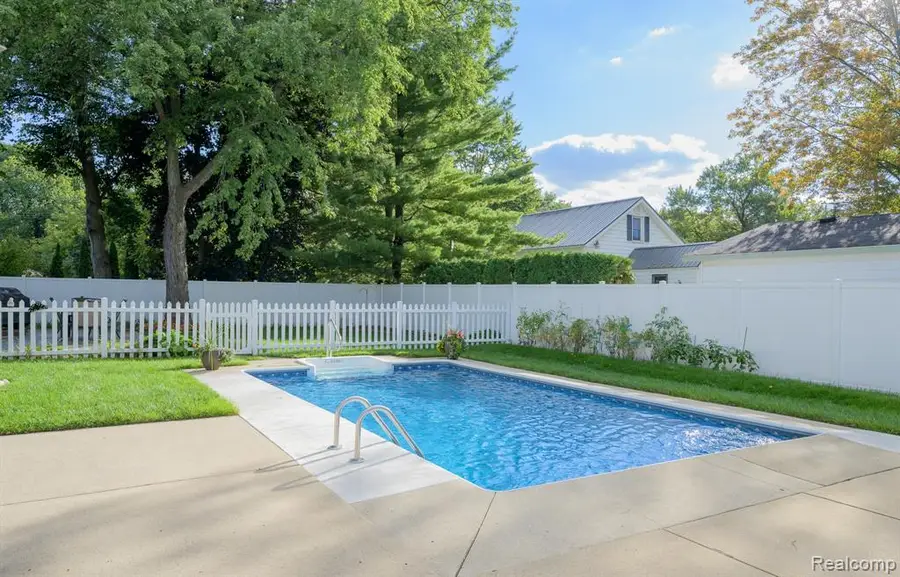 3627 Bristol, Troy, MI 48083 - #3