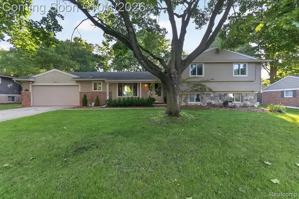 4035 Iverness, West Bloomfield, MI 48323