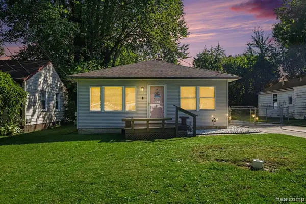 39276 Charbeneau, Clinton Township, MI 48036