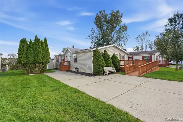 964 Indian Creek, Howell, MI 48843