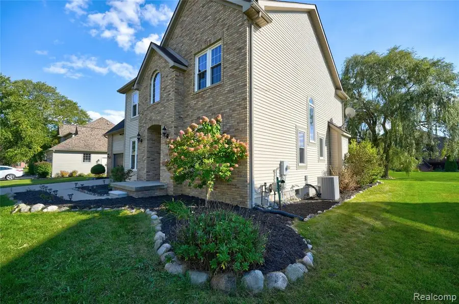 8251 N Port, Grand Blanc, MI 48439 - #3