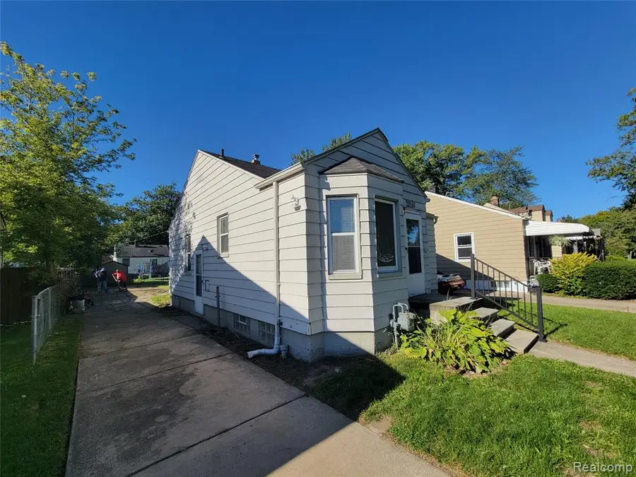 19162 Washtenaw, Harper Woods, MI 48225 - #3