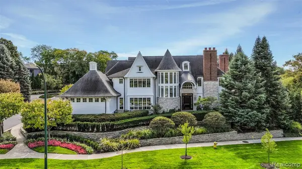 100 Woodland Villa, Birmingham, MI 48009