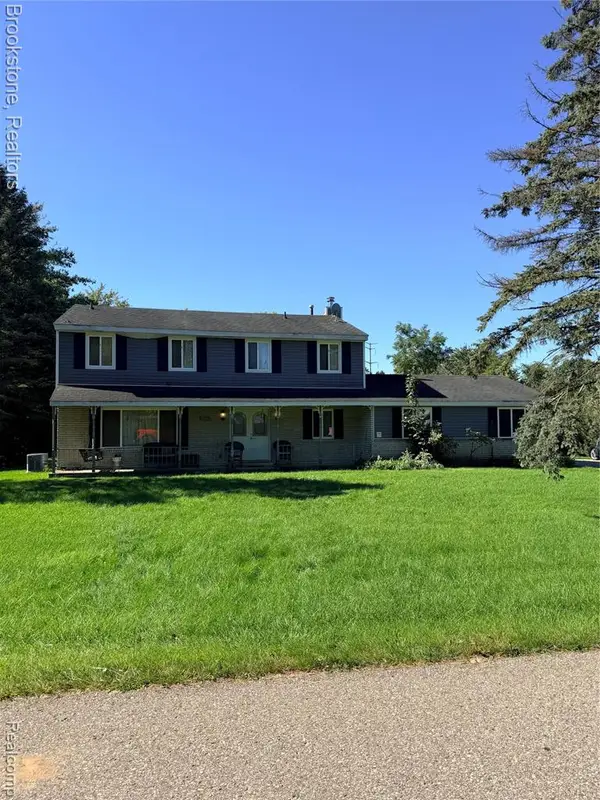 1300 Thread, Holly, MI 48442