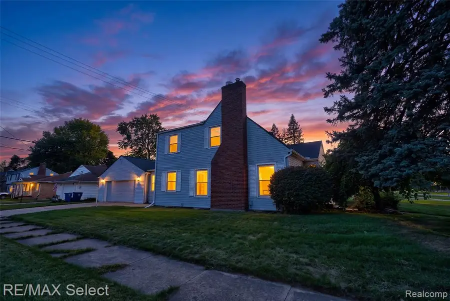 1914 E 2nd, Flint, MI 48503 - #2