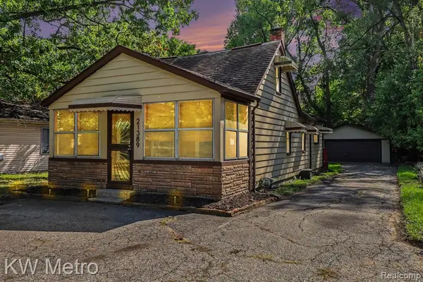 21389 Duns Scotus, Southfield, MI 48075