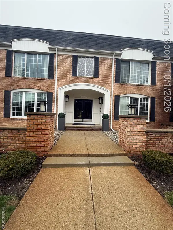 150 E Long Lake, Bloomfield Hills, MI 48304