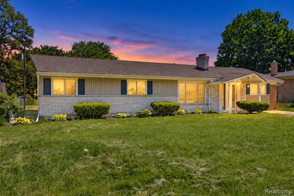 51056 Fairlane, Utica, MI 48316 - #1