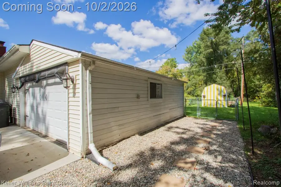 7685 Metz, Shelby, MI 48316 - #3