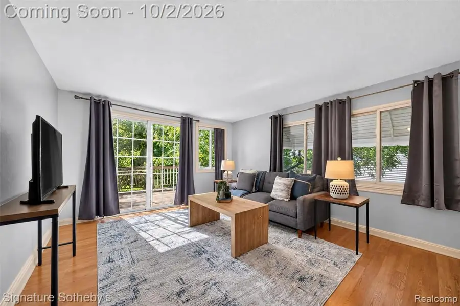 29215 Bretton, Livonia, MI 48152 - #2
