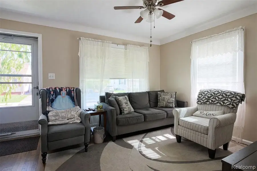 2072 11th, Wyandotte, MI 48192 - #2