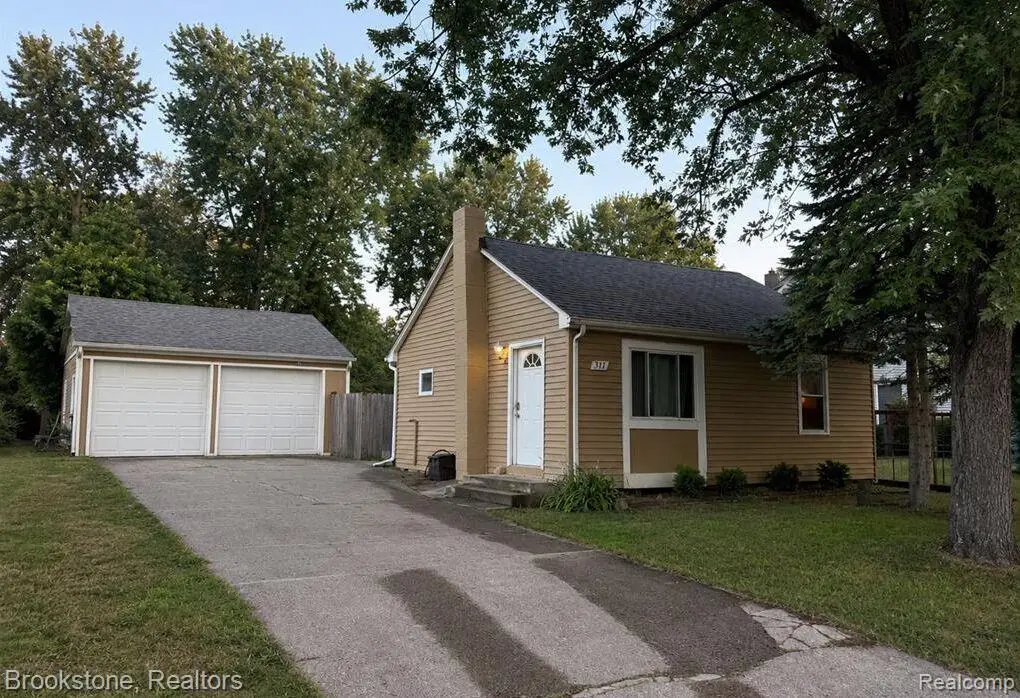 311 W Grand Traverse, Commerce Township, MI 48382 - #1