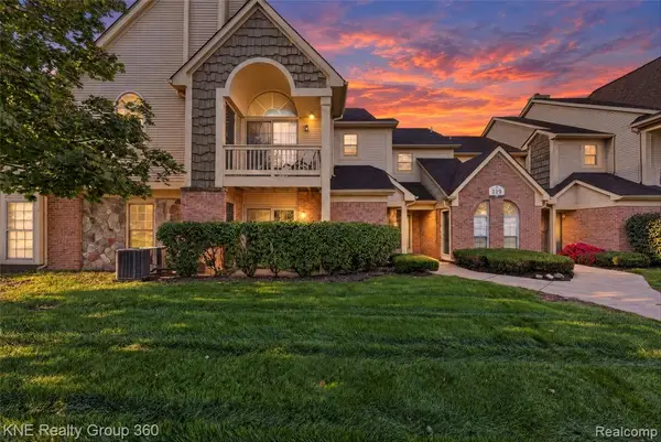 229 Brookwood, South Lyon, MI 48178