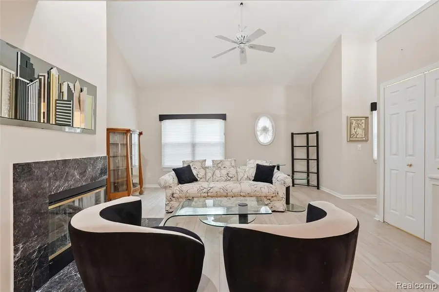 37 W Village, Dearborn, MI 48124 - #2