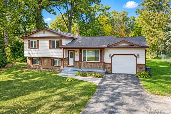 1041 Davenport, Burton, MI 48529