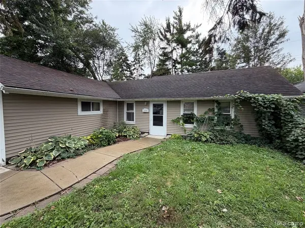 16304 E 10 Mile, Eastpointe, MI 48021