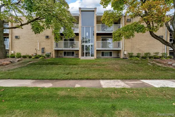 4909 N Crooks #D-1, Royal Oak, MI 48073