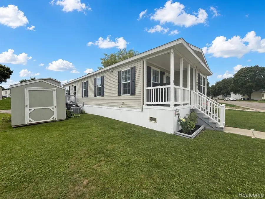 3 Parakeet Hill Dr., Lake Orion, MI 48359 - #2