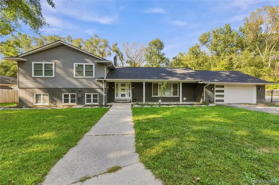 15879 Millar, Clinton Township, MI 48036 - #2