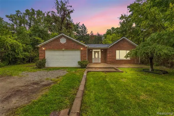25348 Orchard Lake, Farmington Hills, MI 48336