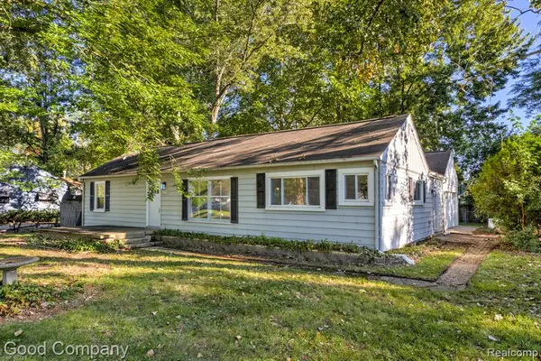 21174 Flanders, Farmington Hills, MI 48335