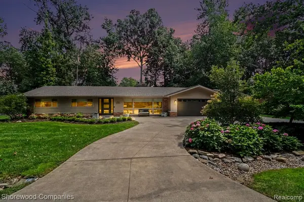 3144 Upton, Troy, MI 48084