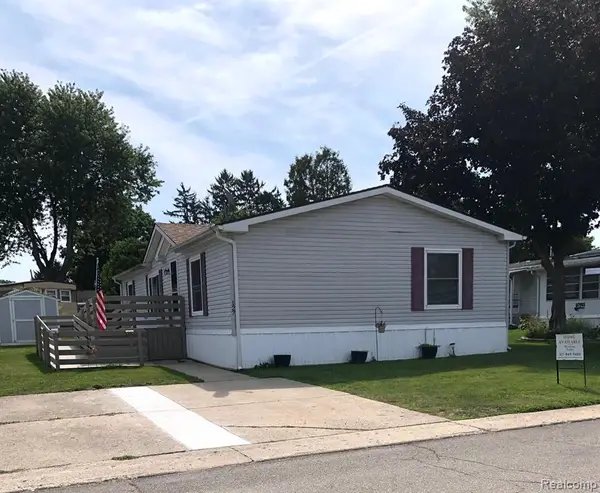 127 Pine Drive, Jonesville, MI 49250