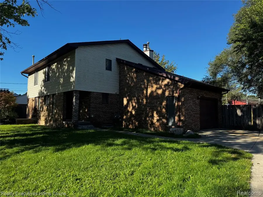 38615 Meadowdale, Clinton Township, MI 48036 - #2