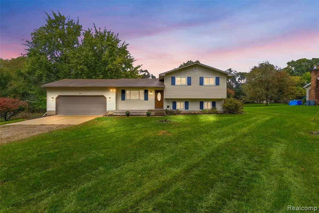 819 Alpine, Fenton, MI 48430 - #1